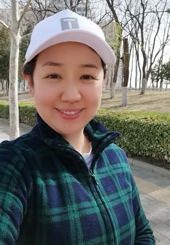 38岁关凌晒近况,潘长江女儿意外入镜变化太大,网友:这是谁?