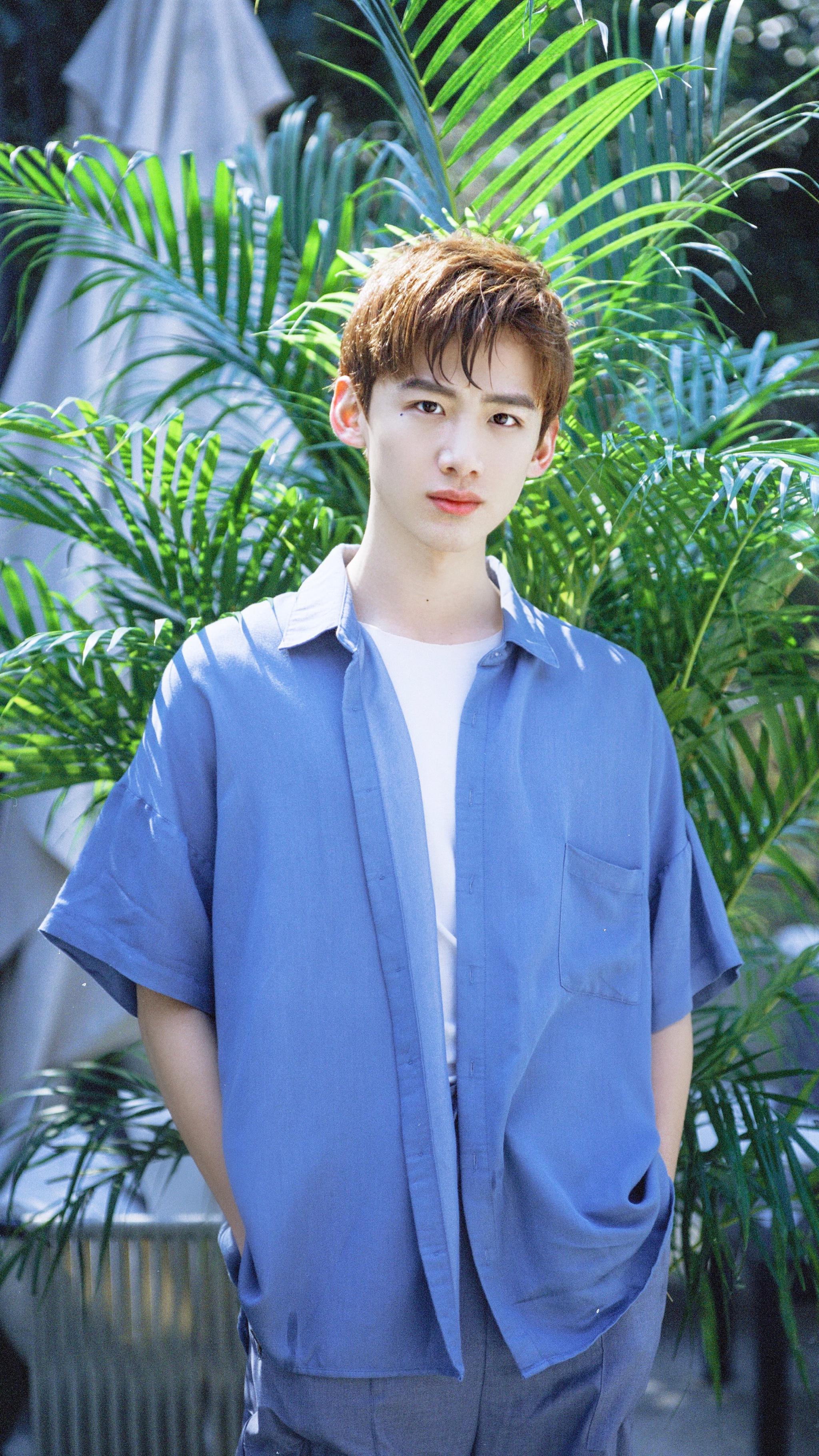 白敬亭小时候好可爱,肉嘟嘟的,越长大越帅了,一枚精致的大帅哥