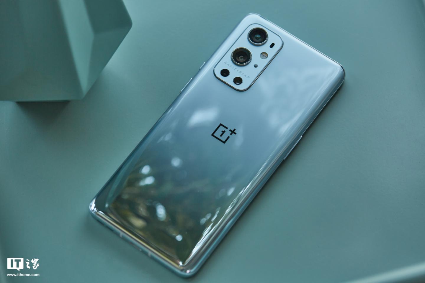 it之家开箱一加9pro图赏双层ag工艺漫反射渐变纹理