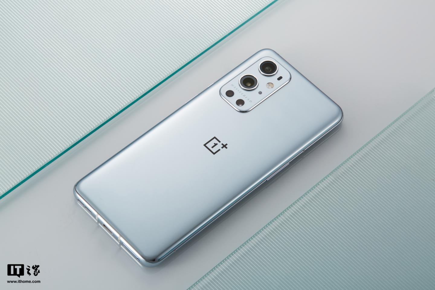 it之家开箱一加9pro图赏双层ag工艺漫反射渐变纹理