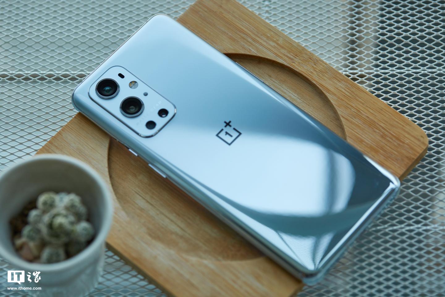 it之家开箱一加9pro图赏双层ag工艺漫反射渐变纹理