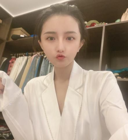 直播换装秀看古阿扎cos不知火舞网友简单的cos也能玩出花