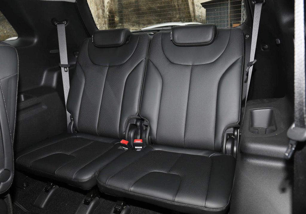 中型suv现代胜达,空间比汉兰达还大,才22万,然而却卖不动