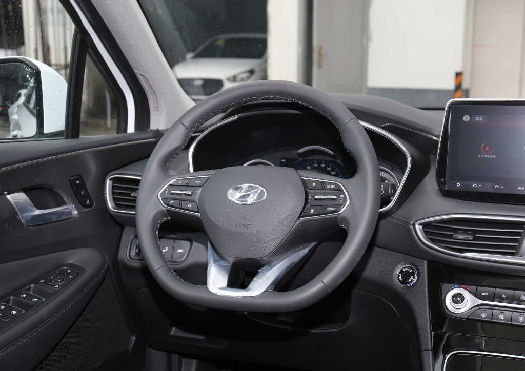 中型suv现代胜达,空间比汉兰达还大,才22万,然而却卖不动