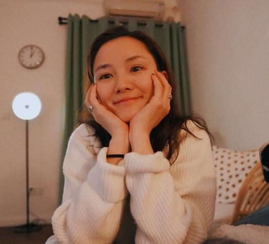 演员馨子近照曝光素颜出镜少女感十足这状态确定35岁