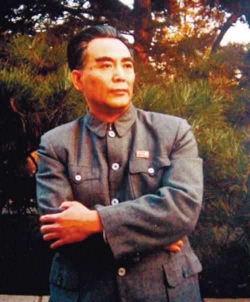 第三位扮演者叫柴云清,他在《周总理的一天》中担任周总理一角,形象