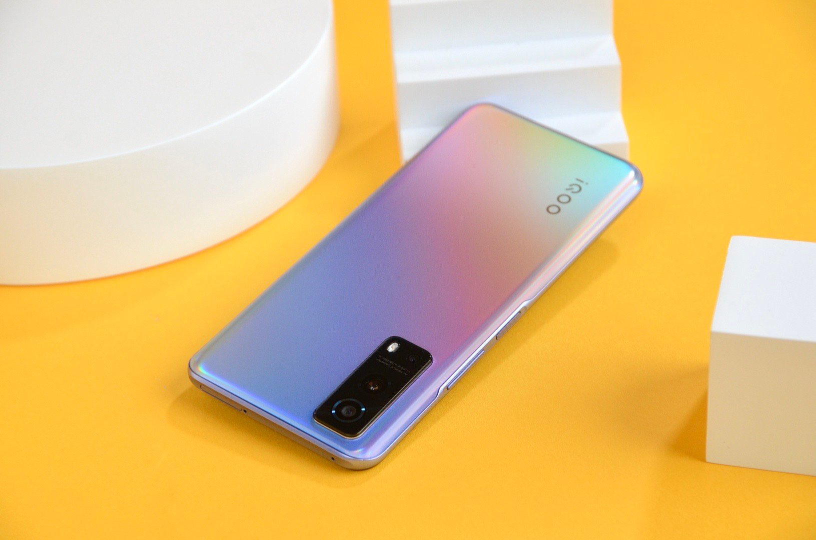 1699元也能玩轻奢设计iqooz3图赏