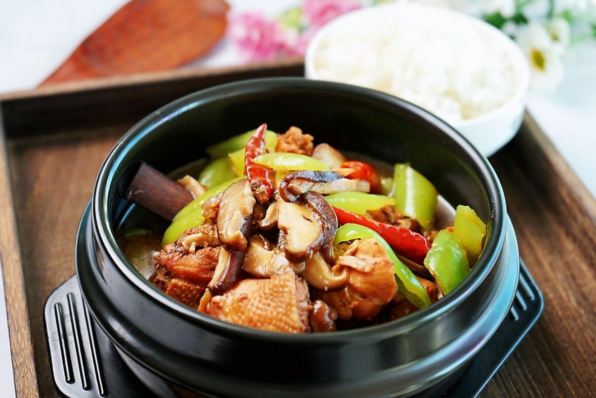 家常版的黄焖鸡,学会了再也不用点外卖了,香喷喷真下饭