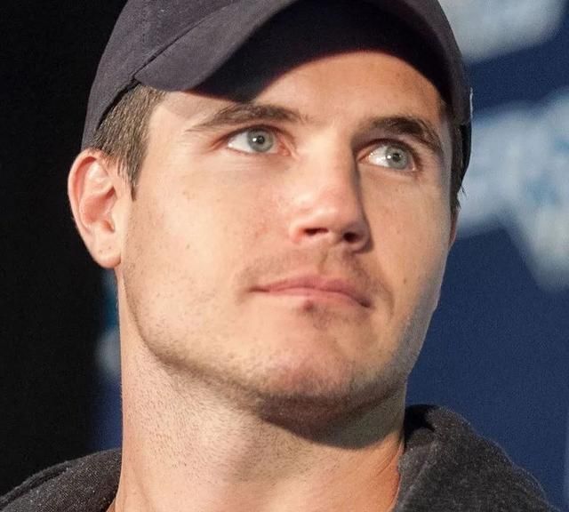 加拿大男星robbie amell 新美剧大爆,一改花瓶定位|花瓶|美剧|绿箭侠
