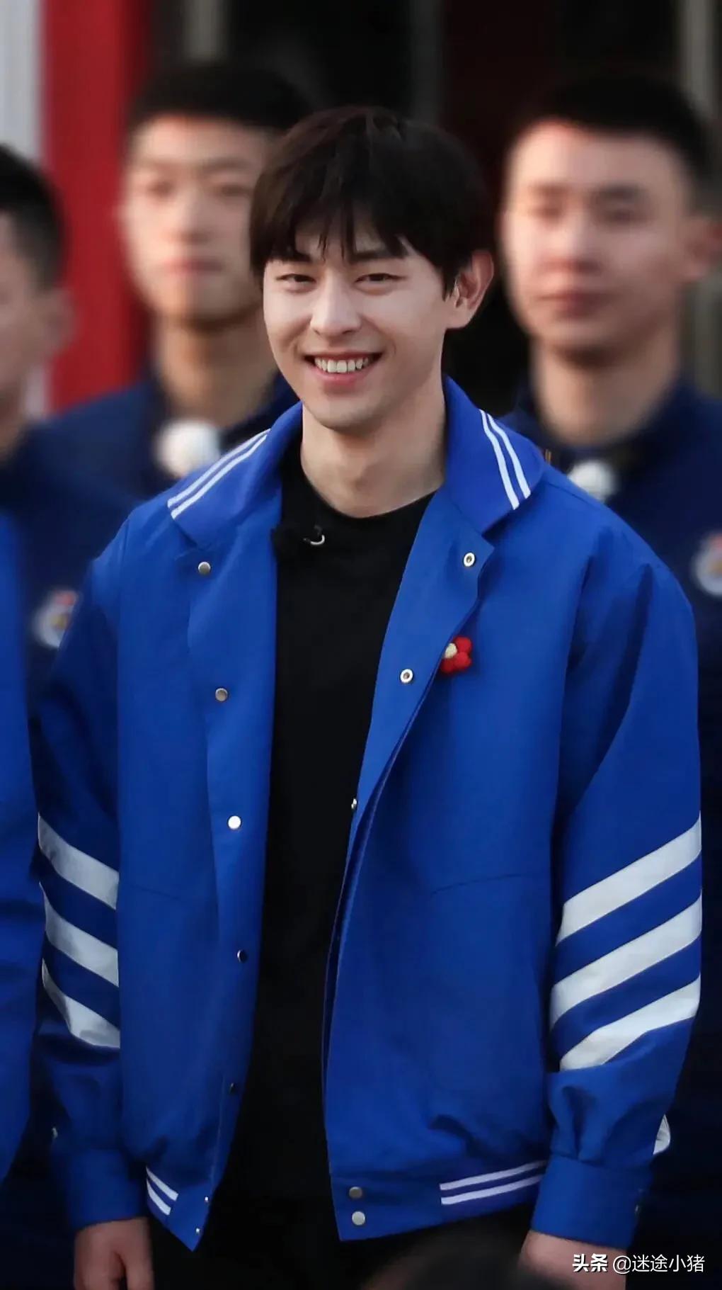 邓伦素颜录制《极限挑战》新鲜路透照,干净清爽阳光少年感十足|邓伦