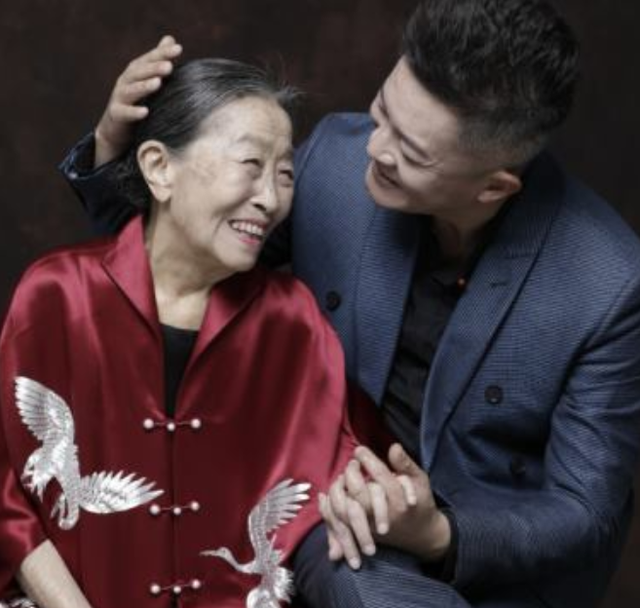 老戏骨张少华因病去世！贾玲杨洋等众星悼念，杨志刚晒合照引泪奔休闲区蓝鸢梦想 - Www.slyday.coM