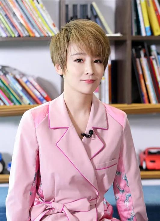 谢楠的双向爱情很美好,默默付出的她短发也甜美,吴京爱对了人