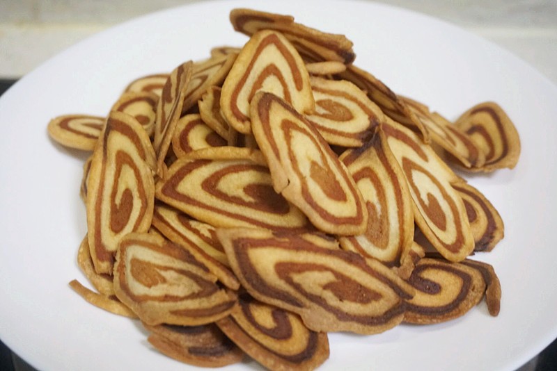 自己动手在家做牛耳仔,做法简单,酥脆可口,比买的还好吃