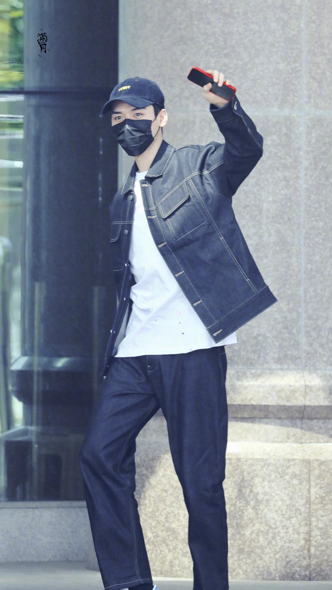 龚俊快本上班穿的回力,挺好一孩子