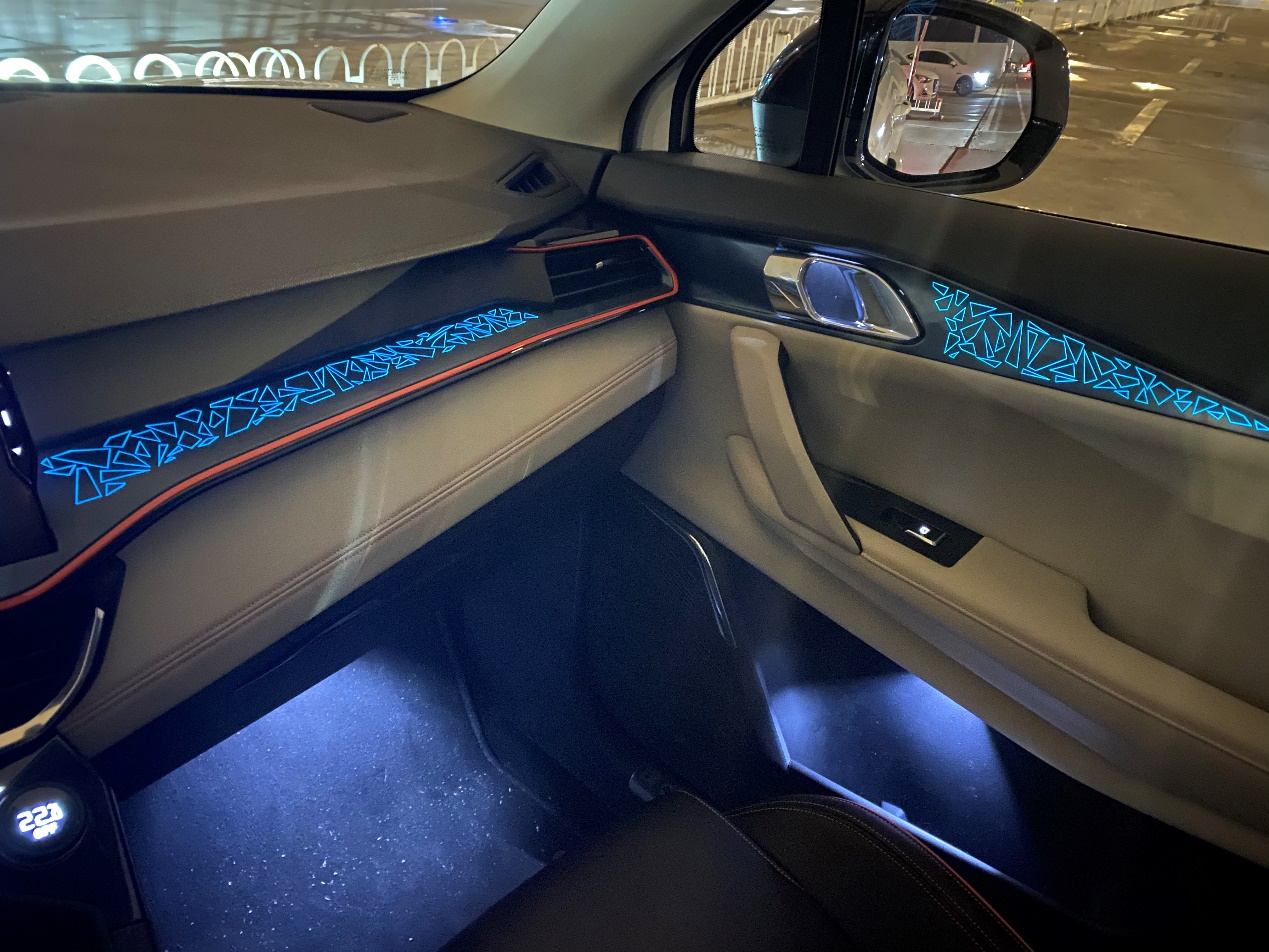 领克06有的不只是个性!