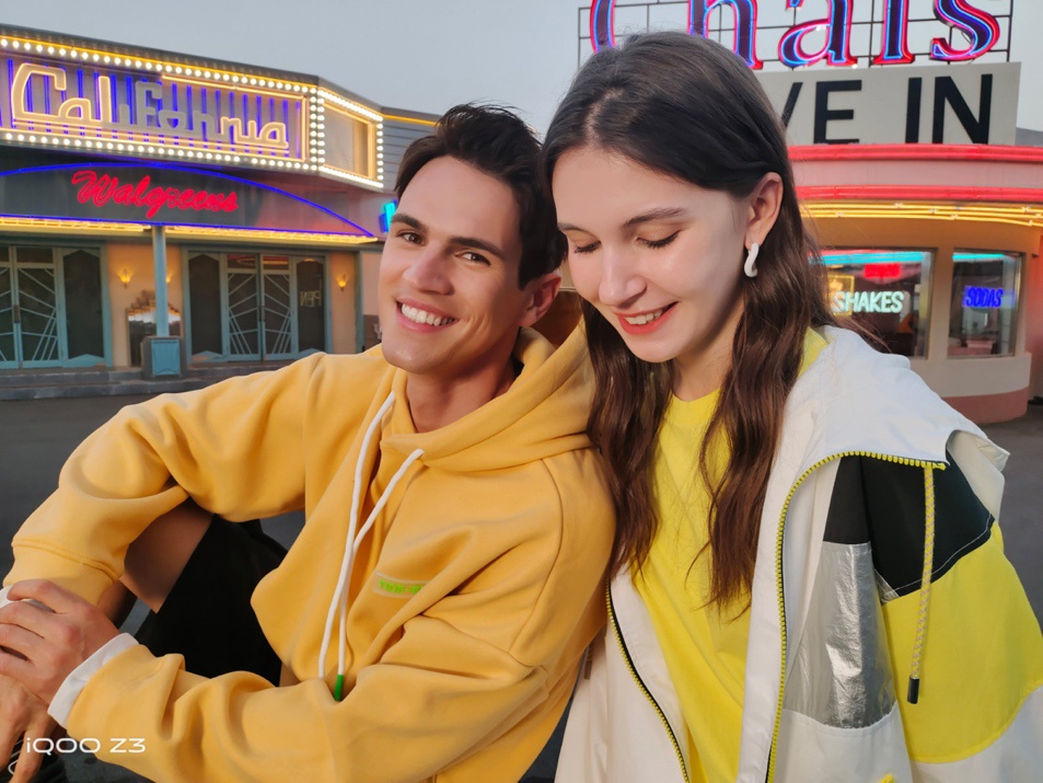 iQOO Z3快人一步的密码:120Hz高刷电竞屏与55W快充!