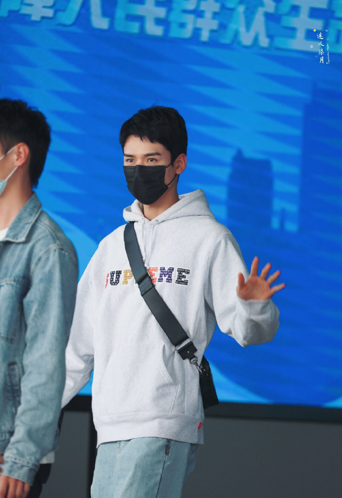 龚俊快乐大本营录制饭拍干净清爽的快乐男孩期待俊俊子