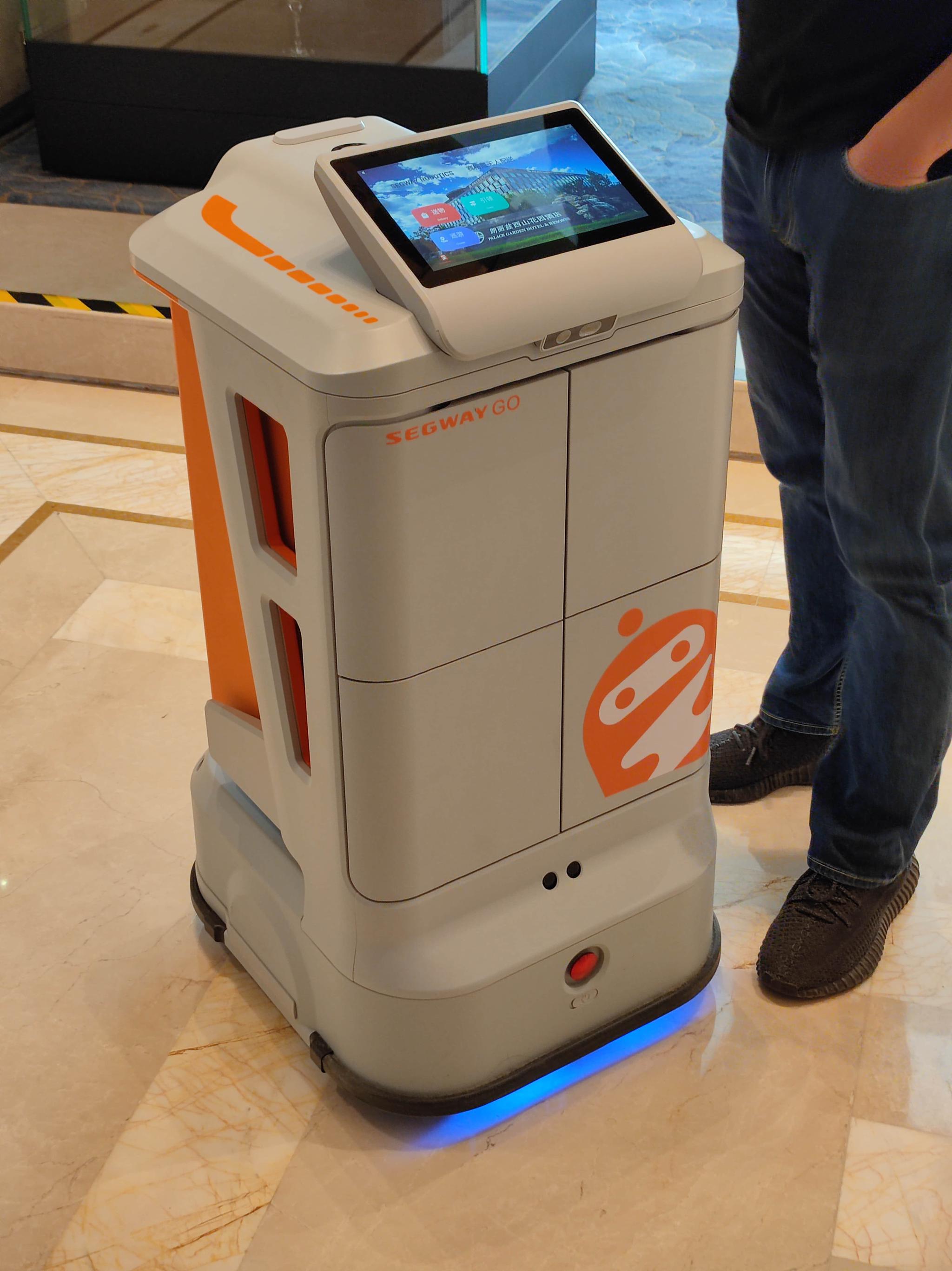 改名九号公司并达成科创板上市后,九号机器人品牌终于重出江湖.