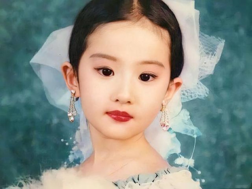 女孩子脸上有4线1沟是标准的美人胚子长大后颜值不会低