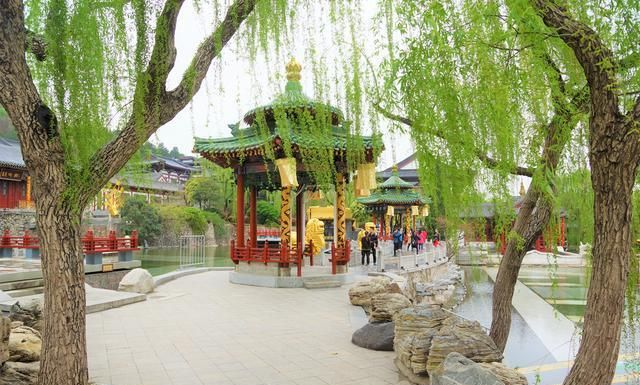 春游不用去云贵,到西安皇家园林,看樱花逛梨园泡温泉,再好不过