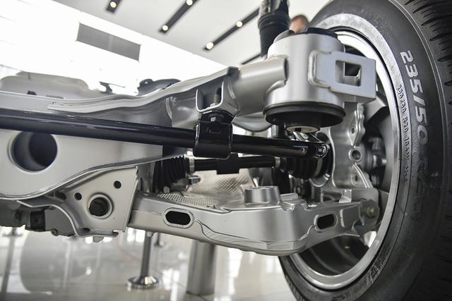 试驾路虎发现运动版p300e 插混系统 电动四驱玩转公路和越野