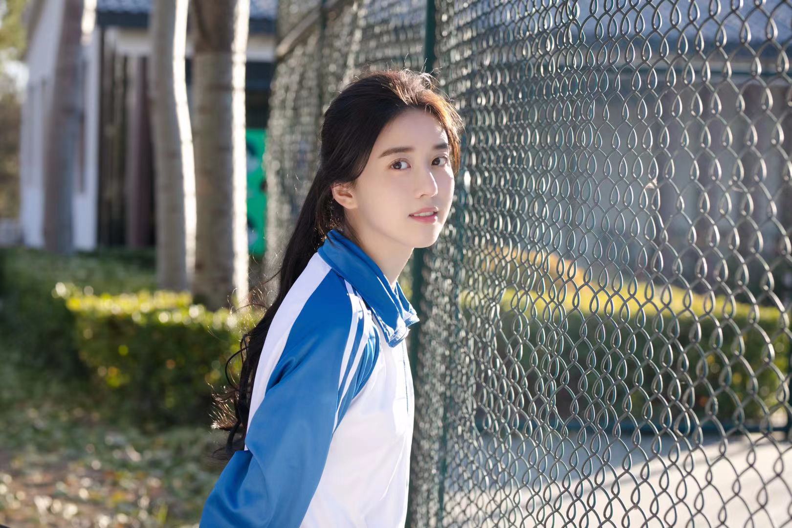 李凯馨穿校服也忒好看了吧确实是眼神是咱们喜欢的校园女神