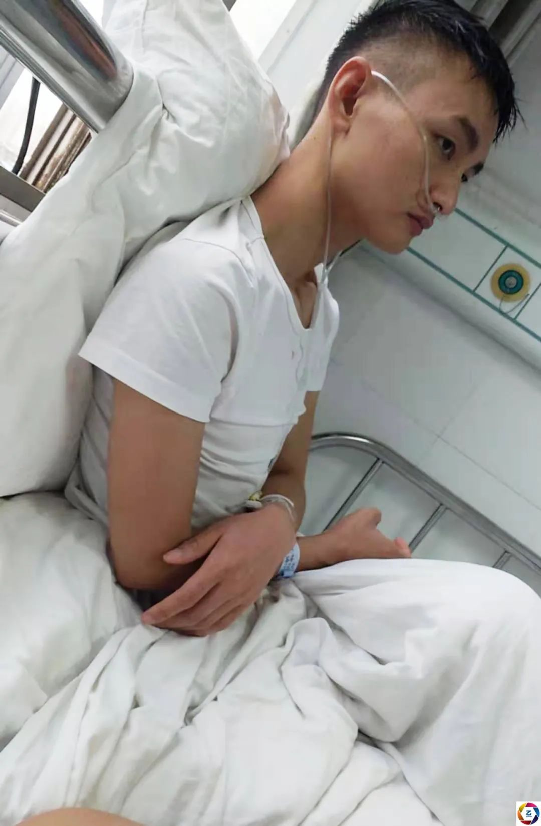 小伙遇两个女人得知他患病后一个离开一个留下谁知悲剧在后面