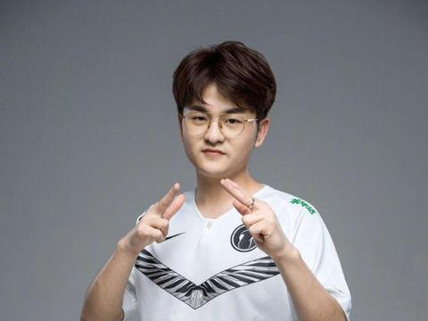 ig季后赛前练兵!wink首发绝活击败lgd,谁更适合ig?