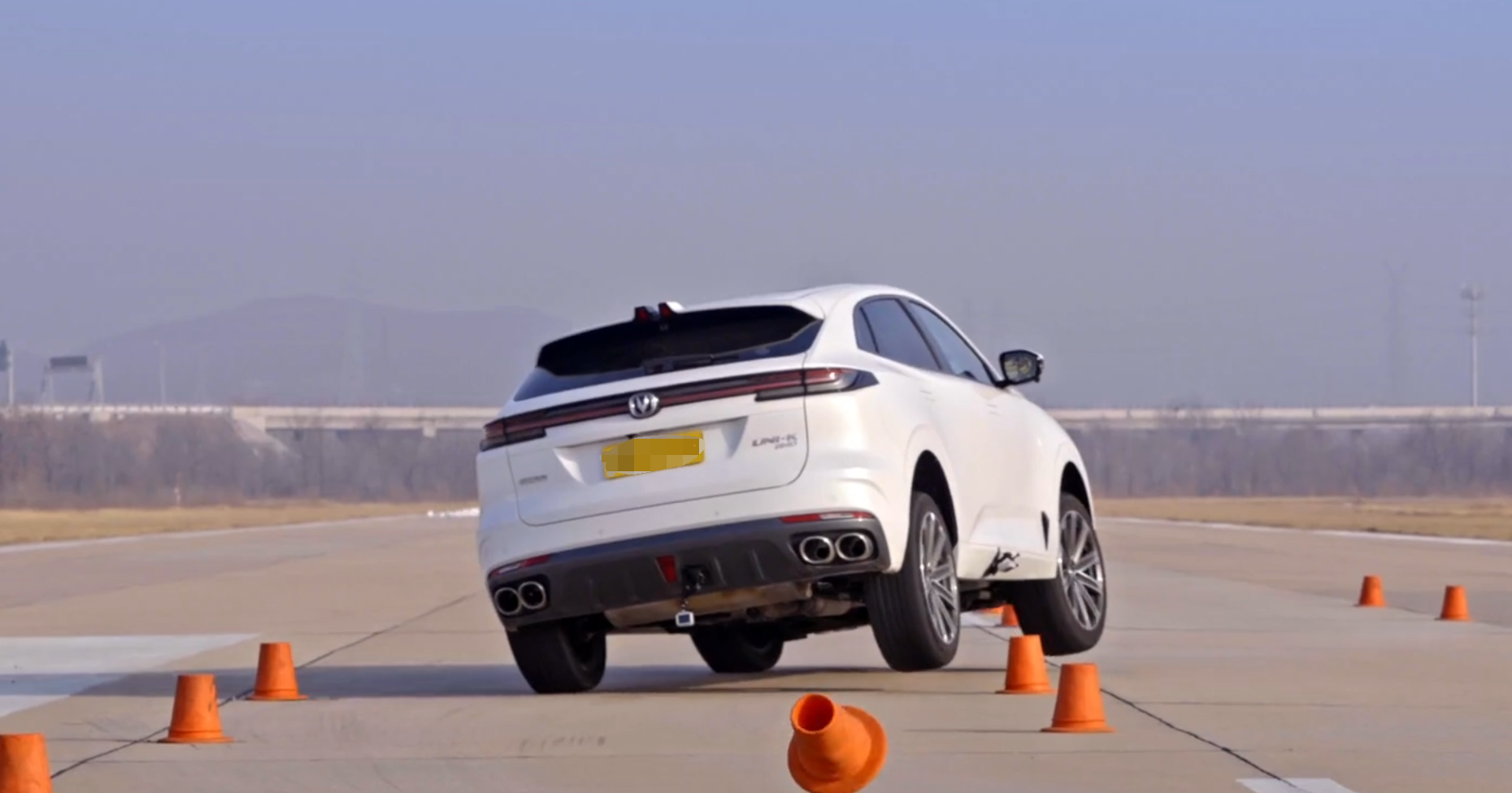 长安uni-k,只要外观够酷炫,麋鹿测试没眼看