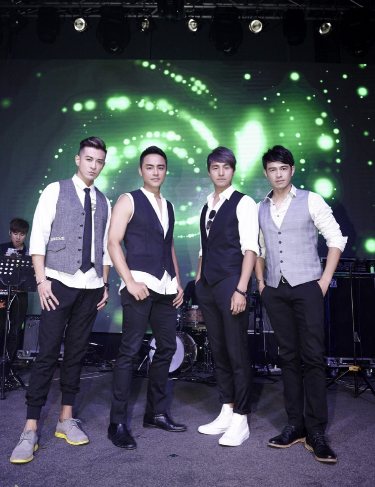 很多人认识他因为他曾经是台湾男子偶像组合183club的成员——183club