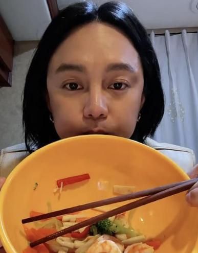 尹正晒减脂餐,引来网友围观,网友:好笑又心疼|尹正|减肥|围观_新浪