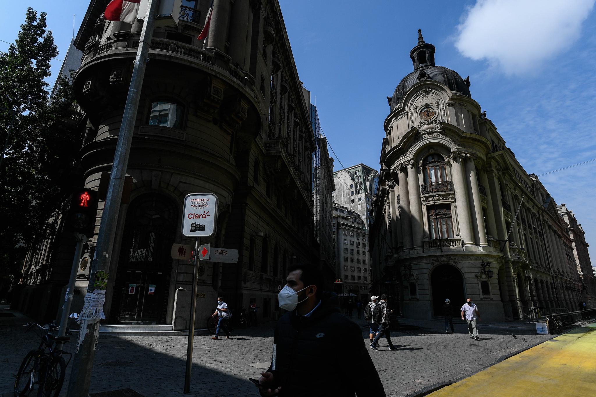 智利首都大区将全部进入"封城"状态