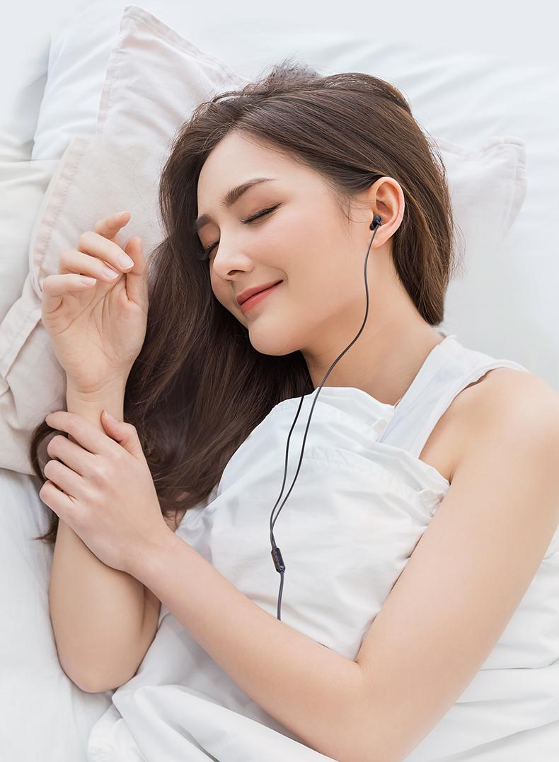 睡前戴上这个耳机世界变得很安静