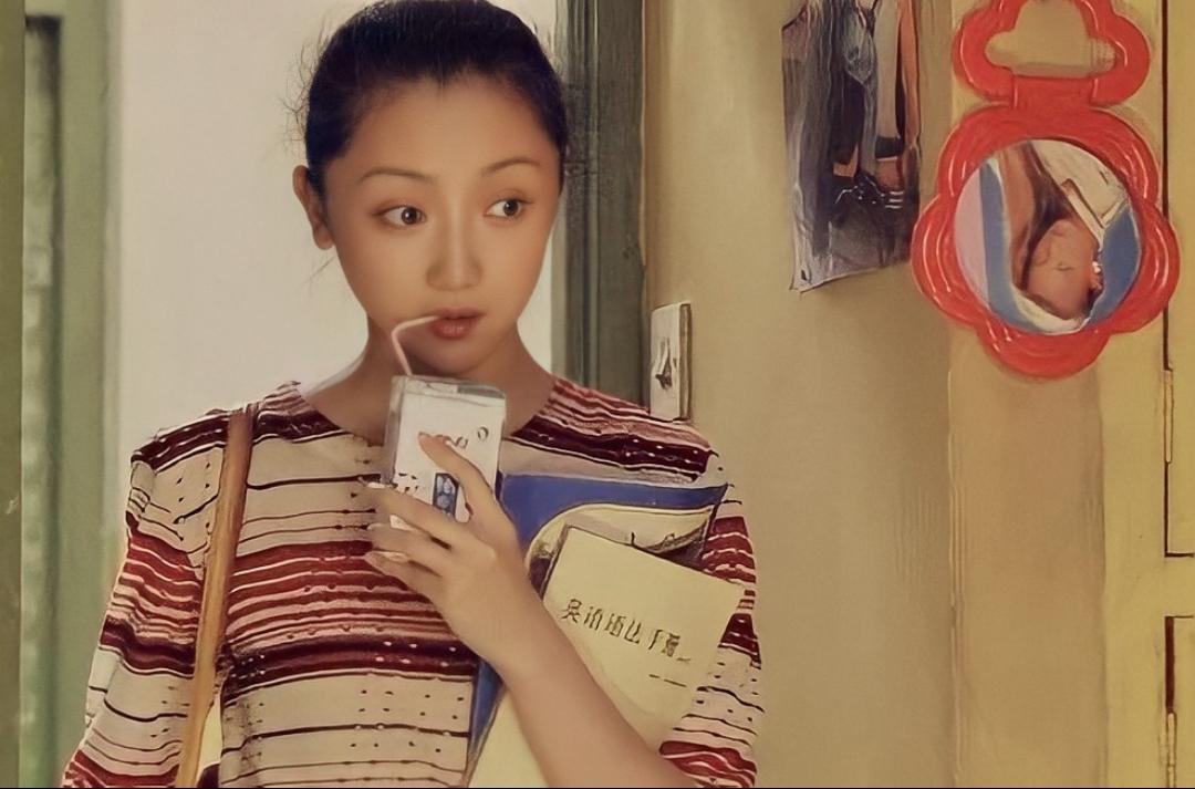 又被赵薇选中参演《致我们终将逝去的青春》,她演拜金的大学生黎维娟