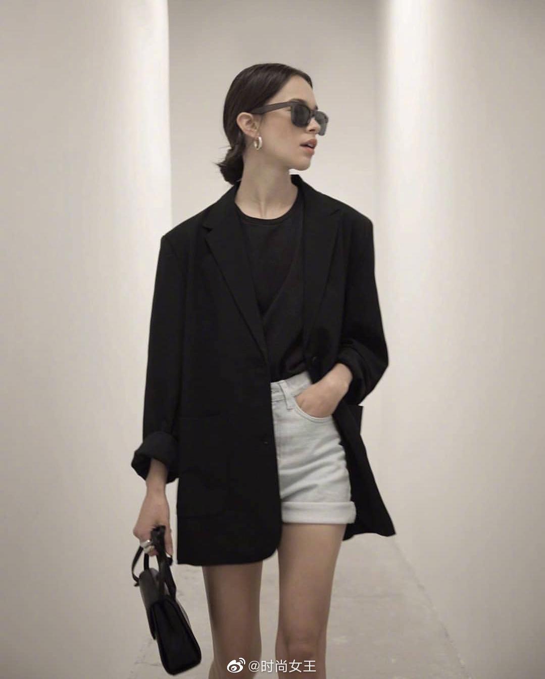 时尚博主carnivala的黑色系穿搭魅力十足