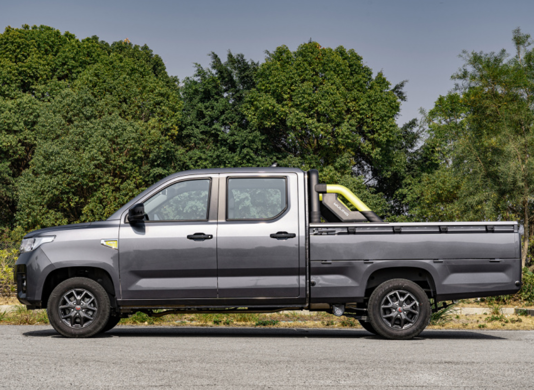 离年轻人最近的皮卡能装能拉还很适合家用才588万元起