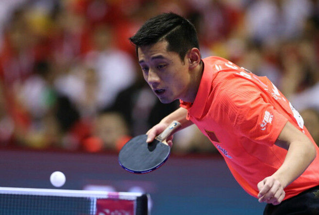 张继科用力过猛甩飞球拍,许昕直接笑场,网友:藏獒饿的手抖了?