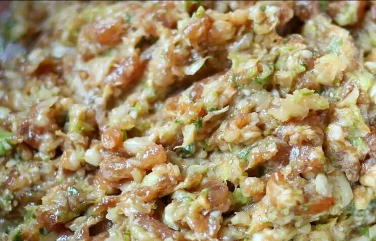 白菜肉馅人人都会调要想不出水很难教你2招馅料完整不出水