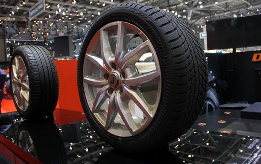 轮胎生产涉及到约10种不同配方的橡胶包含1520种不同的组件