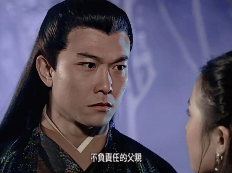 钱小豪曾在社交平台po了一张绿袍和英男的剧照截图,截图上的台词是"你