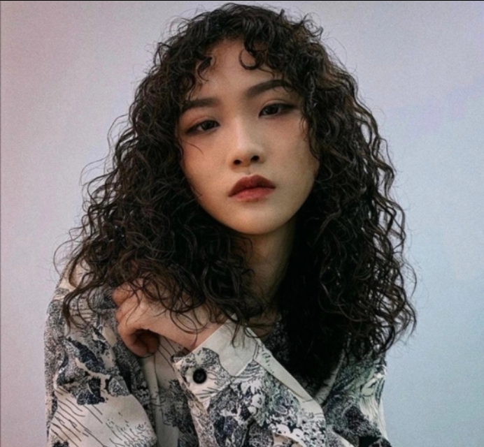 2020年烫复古满头小卷发型,超好看