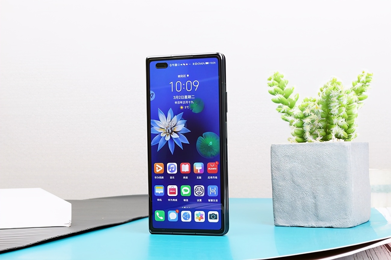 华为mate x2定义折叠屏旗舰手机行业标准 引人青睐!