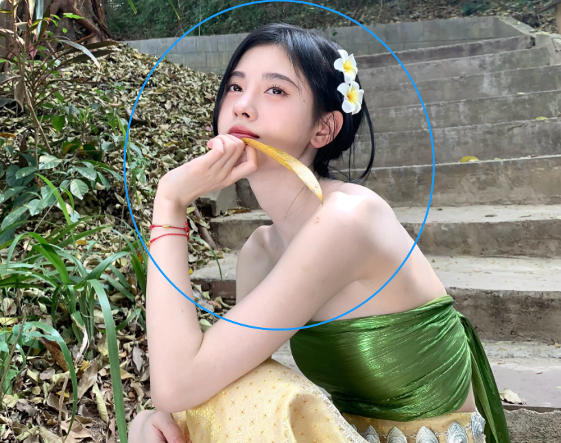 旅行拍照时全身抹粉,路人晒生图暴露真实身高|鞠婧祎|身高|全身_新浪