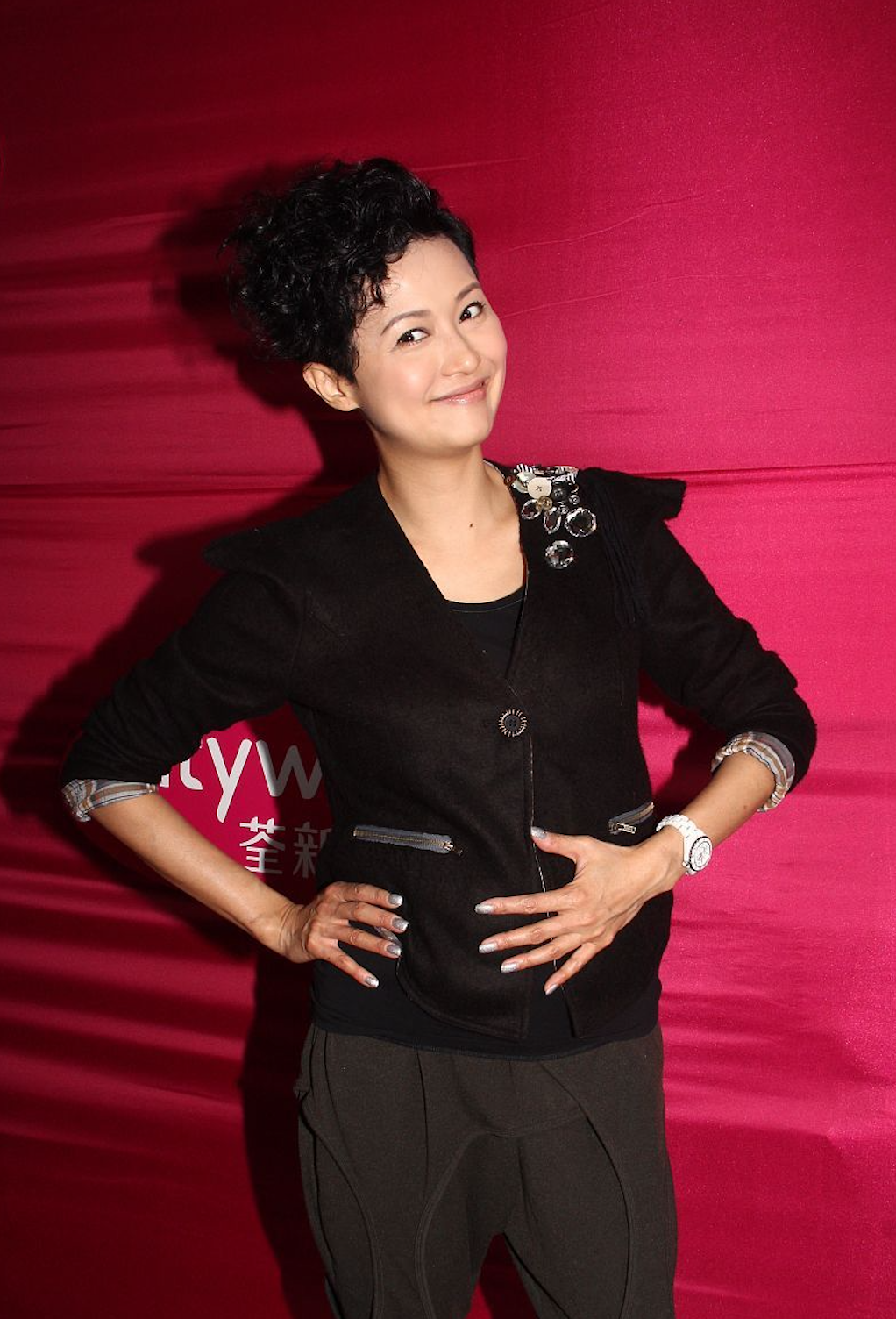 罗敏庄受邀重返tvb,原计划举家移居泰国,离巢八年已在海外置业