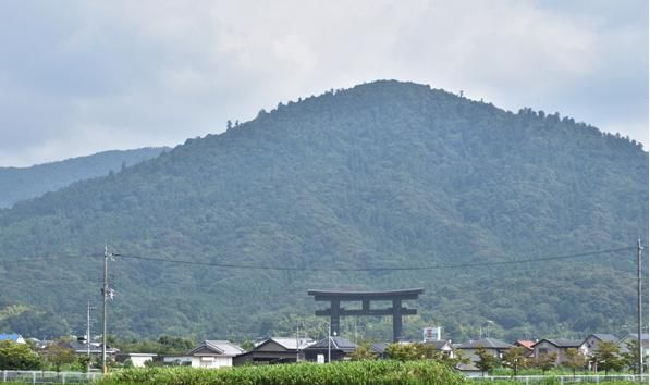在日本最古老的奈良“大神神社”充电用可爱的兔子祈求姻缘休闲区蓝鸢梦想 - Www.slyday.coM 在日本最古老的奈良“大神神社”充电用可爱的兔子祈求姻缘休闲区蓝鸢梦想 - Www.slyday.coM