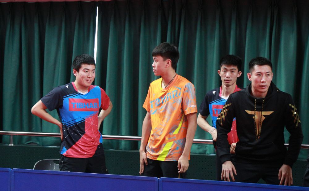 11-8)朱毅,业余大神名副其实和国乒队员打到决胜局,去年朱毅对阵马龙