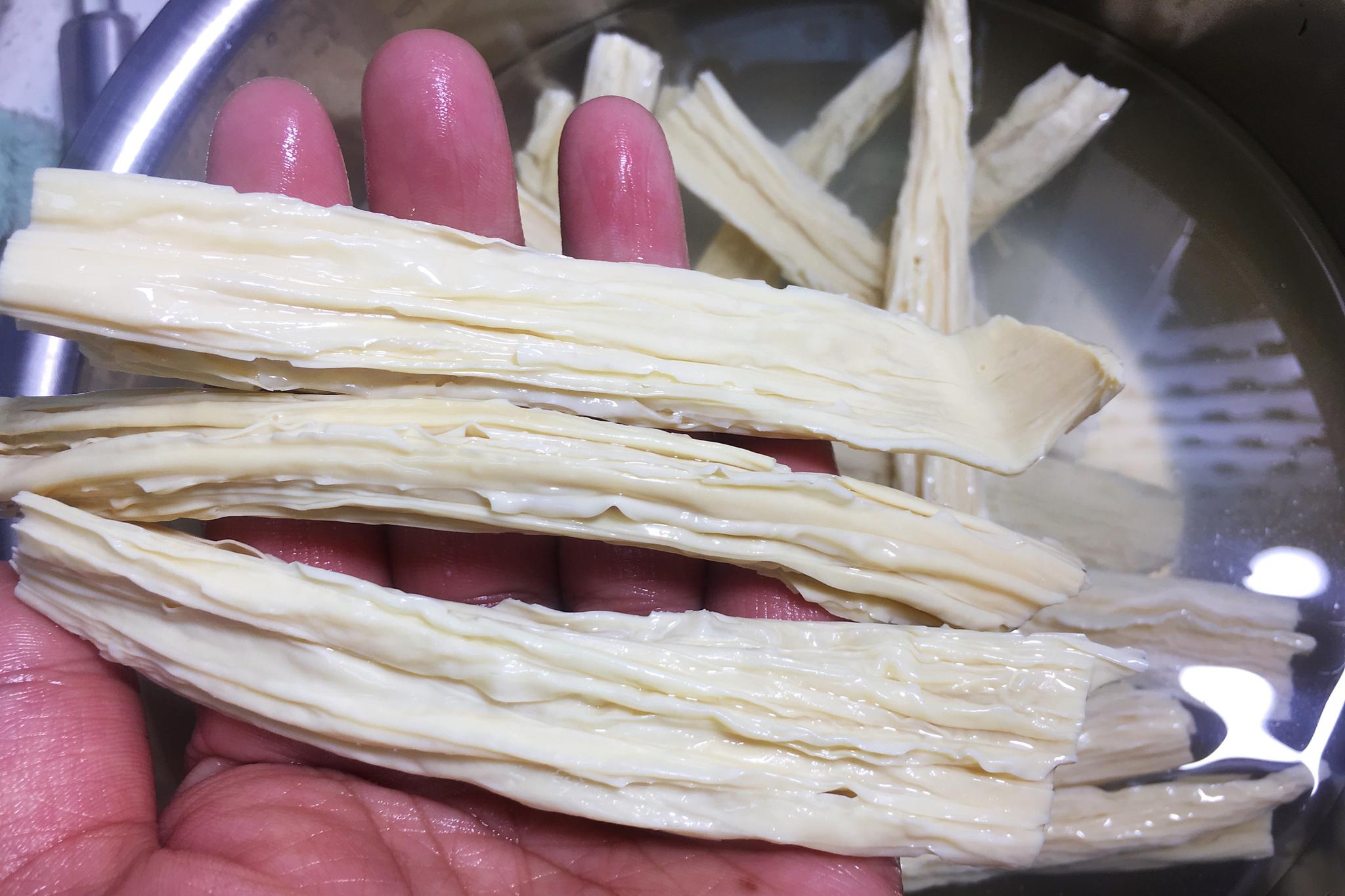 泡腐竹是用凉水还是热水学会一个窍门泡得又快又韧还没硬芯