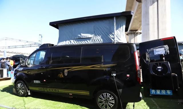 福特途睿欧房车,复式设计能住4人,2.0t 6at日常也好开