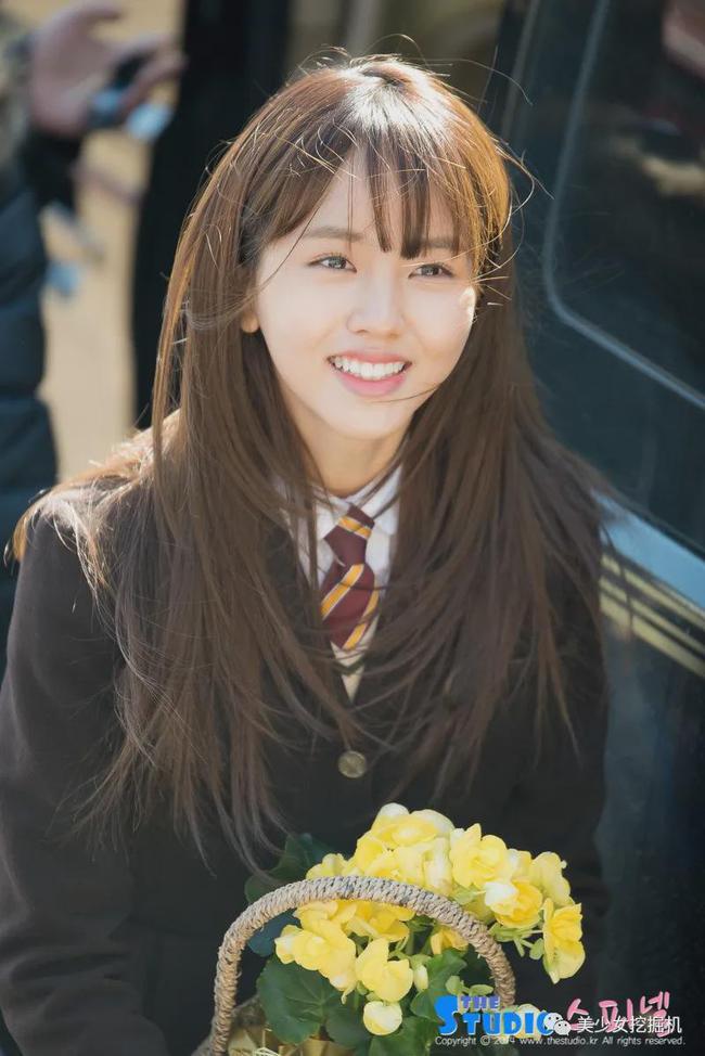 大家印象中的金所炫,大概还停留在《学校2015》里那个胶原蛋白满满