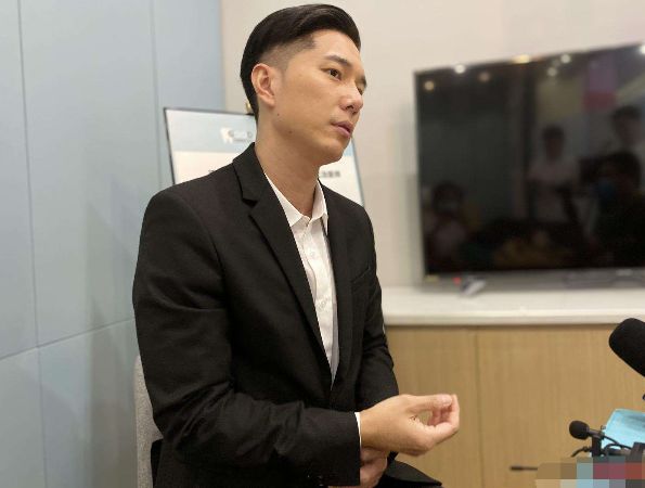 他当初是帅气男团主唱,成名后却转型当牙医,如今40岁成"蓉漂"|许君豪